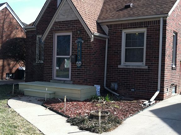 3rd image of 1085 Highland Ave
