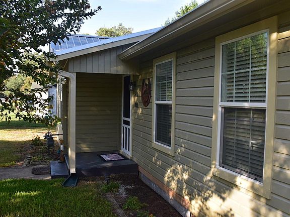 2nd image of 500 W Fawn St