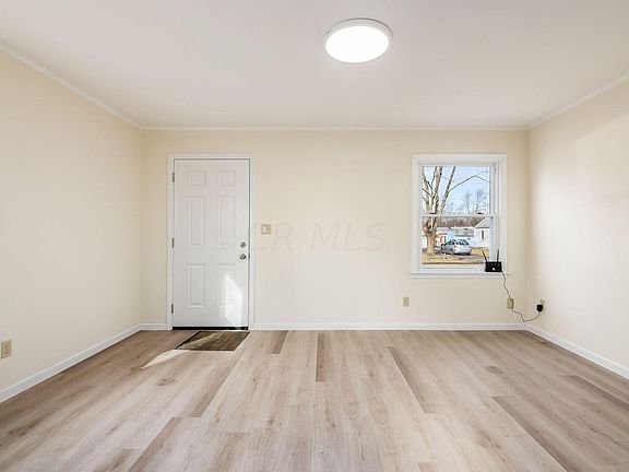 5th image of 713 E Arcadia Ave