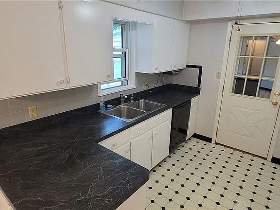 3rd image of 941 Florence Dr