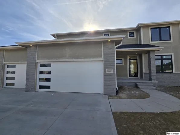 17007 Sarah St, Bennington, NE 68007