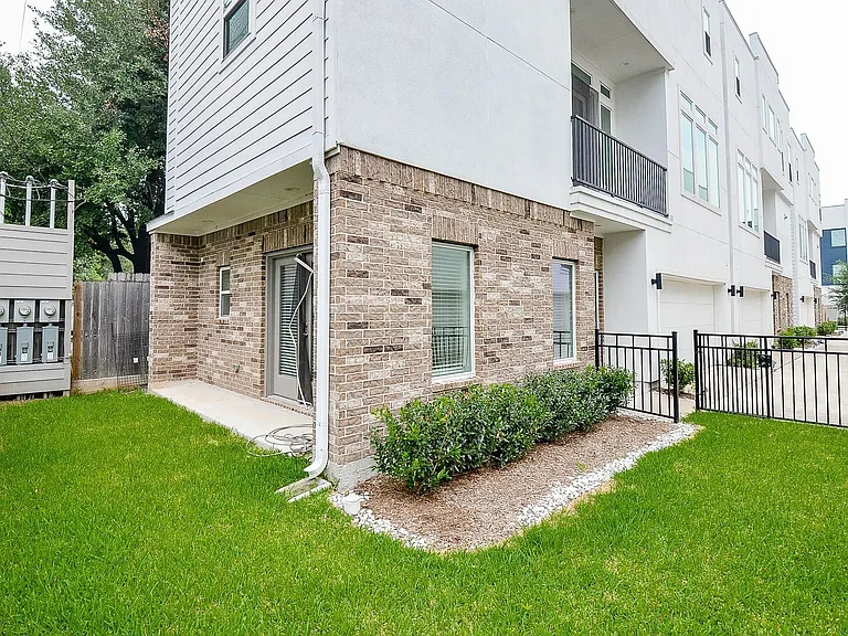5903 Val Verde St #D — Photo 1