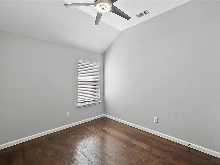 2204 Windcastle Dr — Photo 32