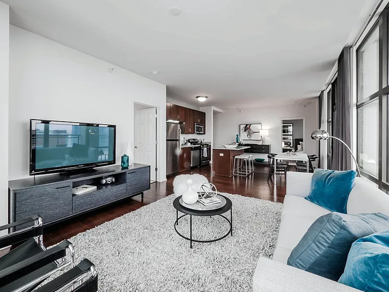 Astoria Tower — Photo 20