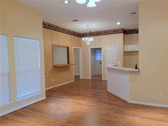 4th image of 1304 Tad St