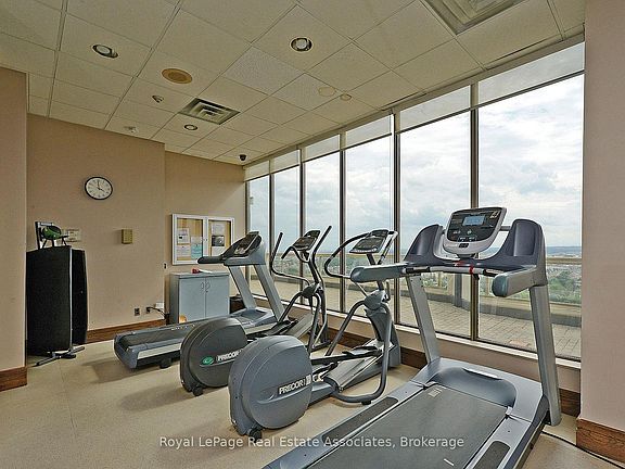 4th image of 55 Elm Dr W #809