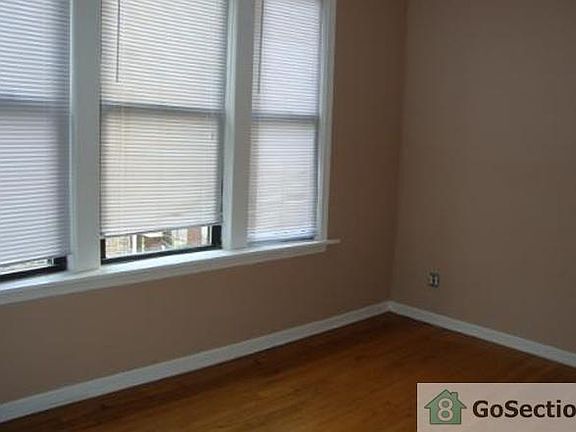5th image of 541 N Avers Ave APT 2