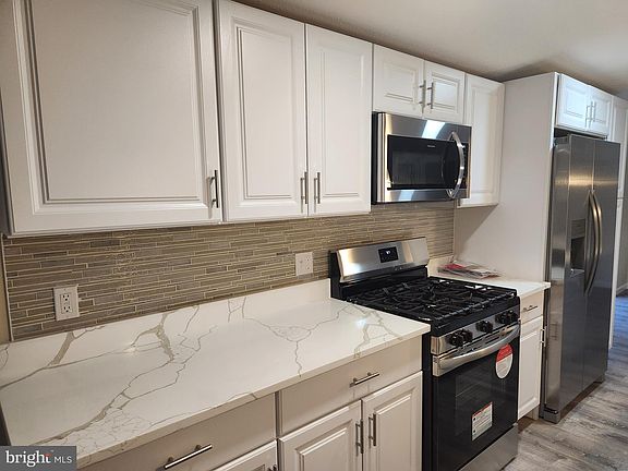 4th image of 3482 Detroiter St