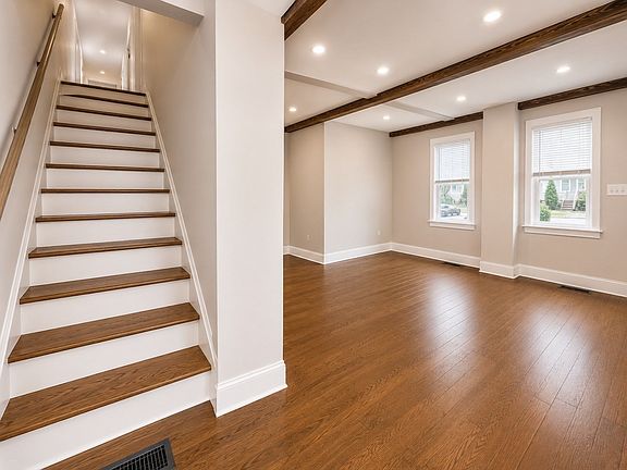 2nd image of 16 Hazelnut Pl #16