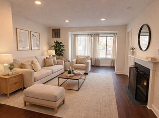 2810 Lee Oaks Pl APT 202, Falls Church, VA 22046
