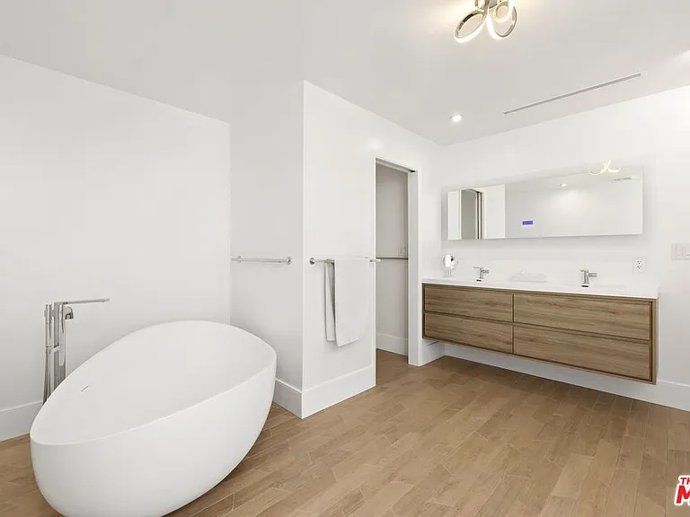 43 Sea Colony Dr — Photo 10
