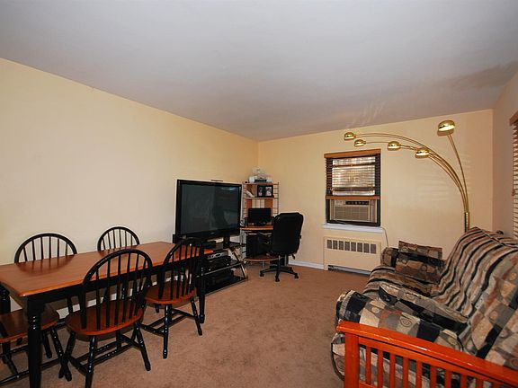 3rd image of 21923 75th Ave