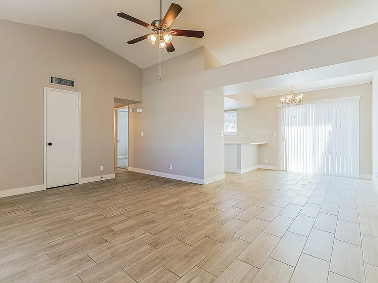 1415 N Ironwood St — Photo 6