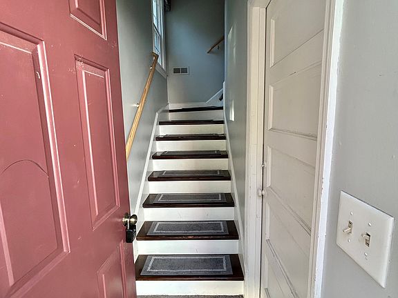 Entry / Stairway