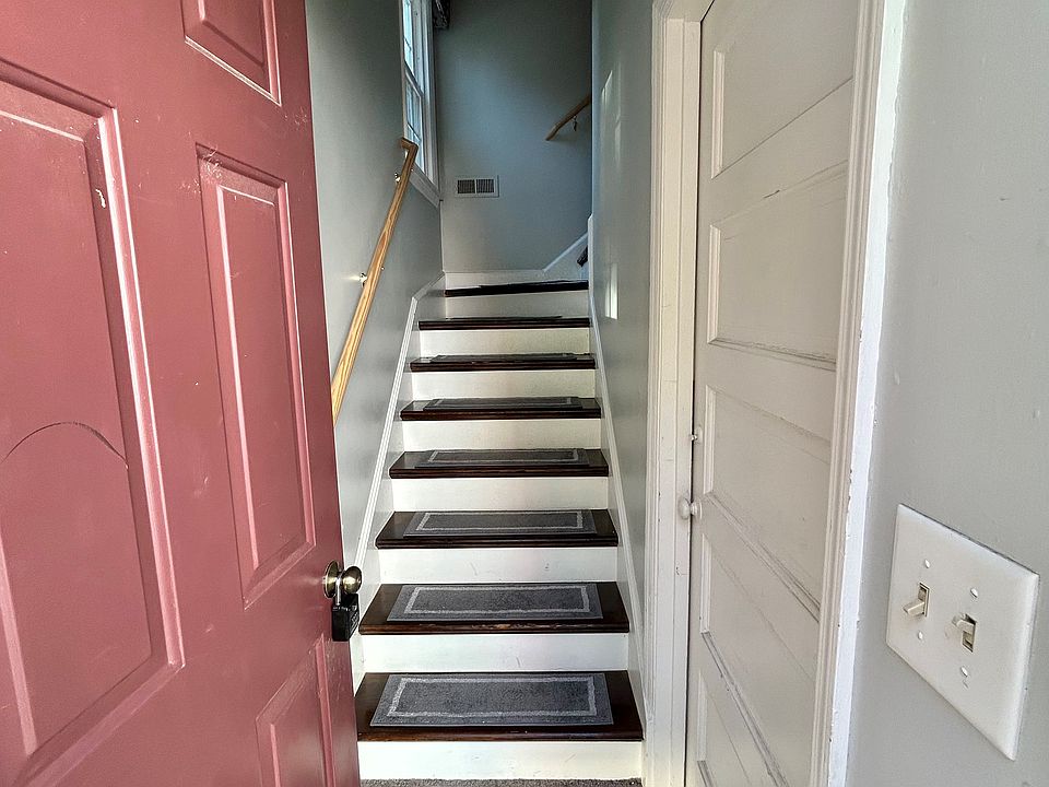 Entry / Stairway