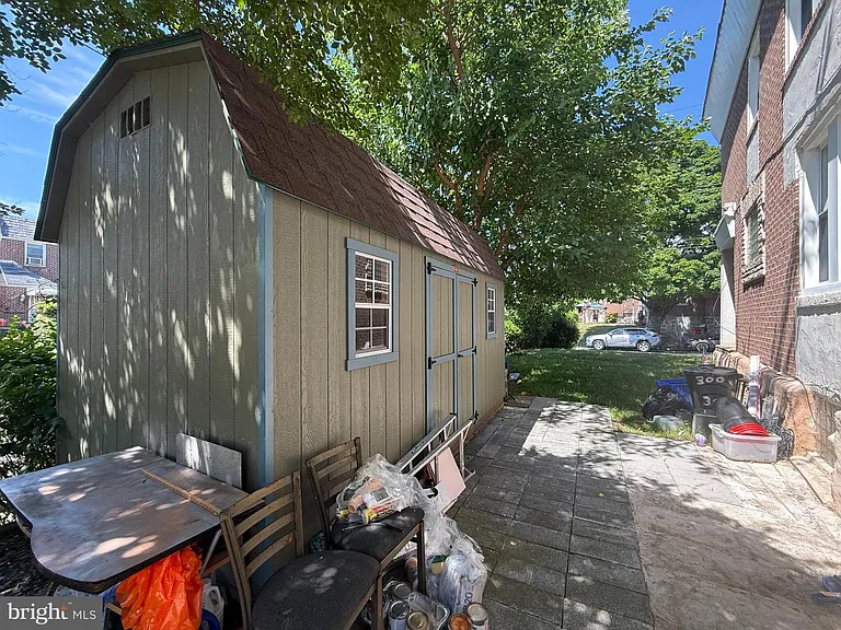 300 Devereaux Ave — Photo 20