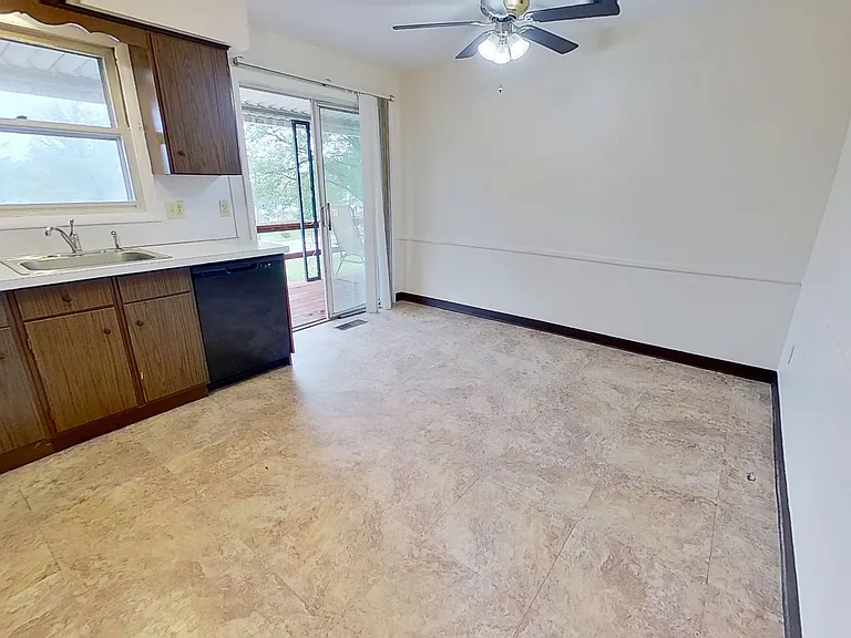 139 Oak Manor Dr — Photo 5