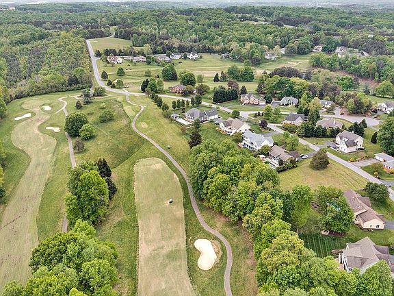 4th image of 570 Backnine Dr