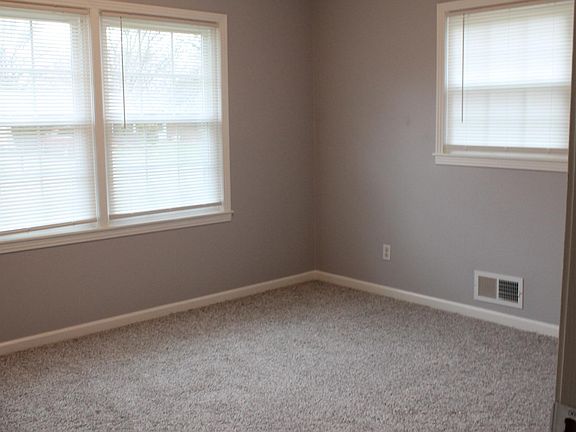 3 Bedrooms with new carpet and windows