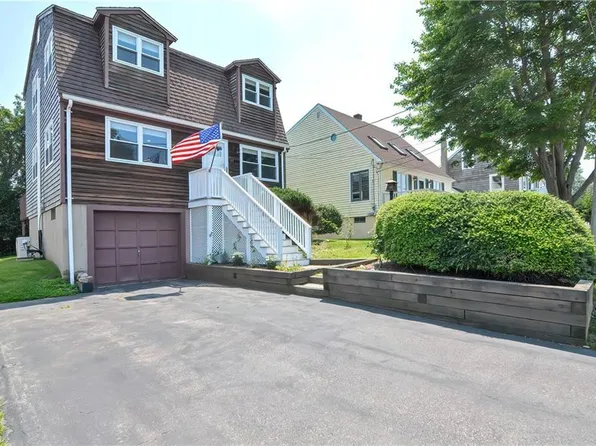 103 Canton Ave, Portsmouth, RI 02871