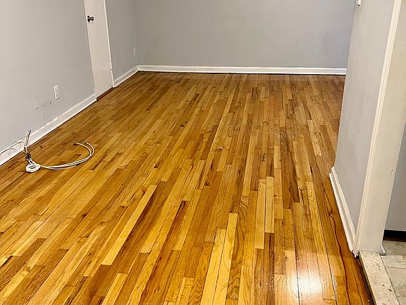 3rd image of 3616 Bell Blvd APT 8A