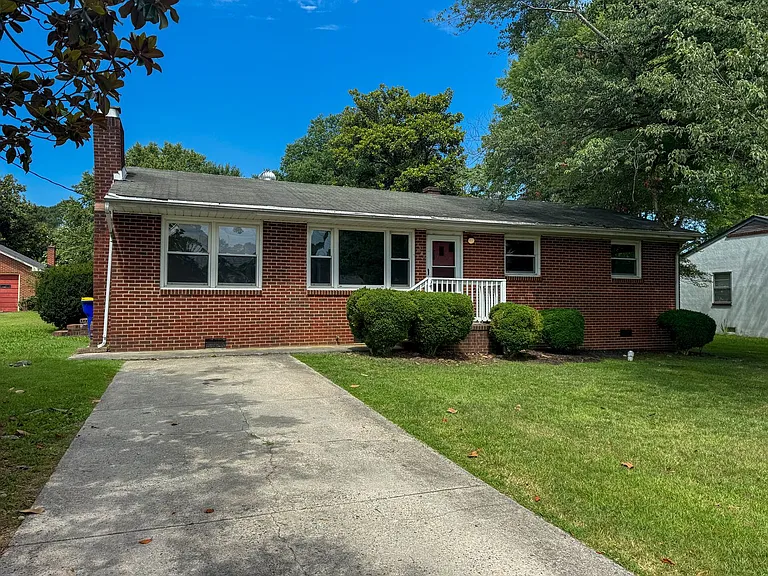 246 Phillips Dr — Photo 2