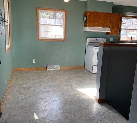 2nd image of 408 W 5th Ave N