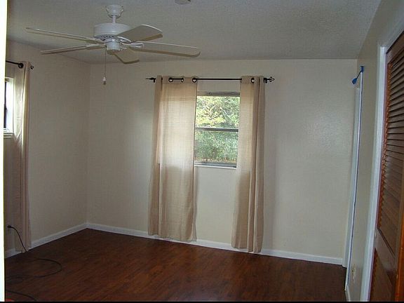 3rd image of 910 Glenda Dr