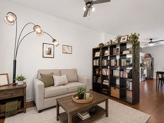 5th image of 437 W 44th Pl