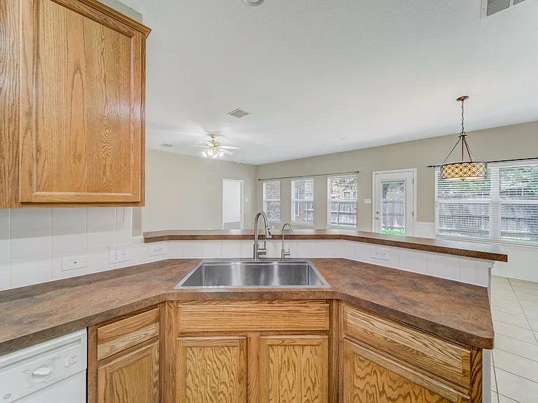 8162 Robertson Dr — Photo 8