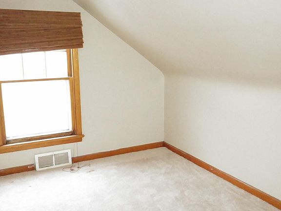 5th image of 1022 Fountain St