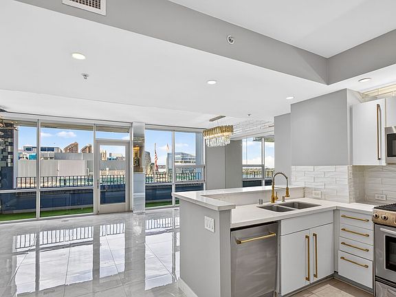 4th image of 321 10th Ave Unit 2204