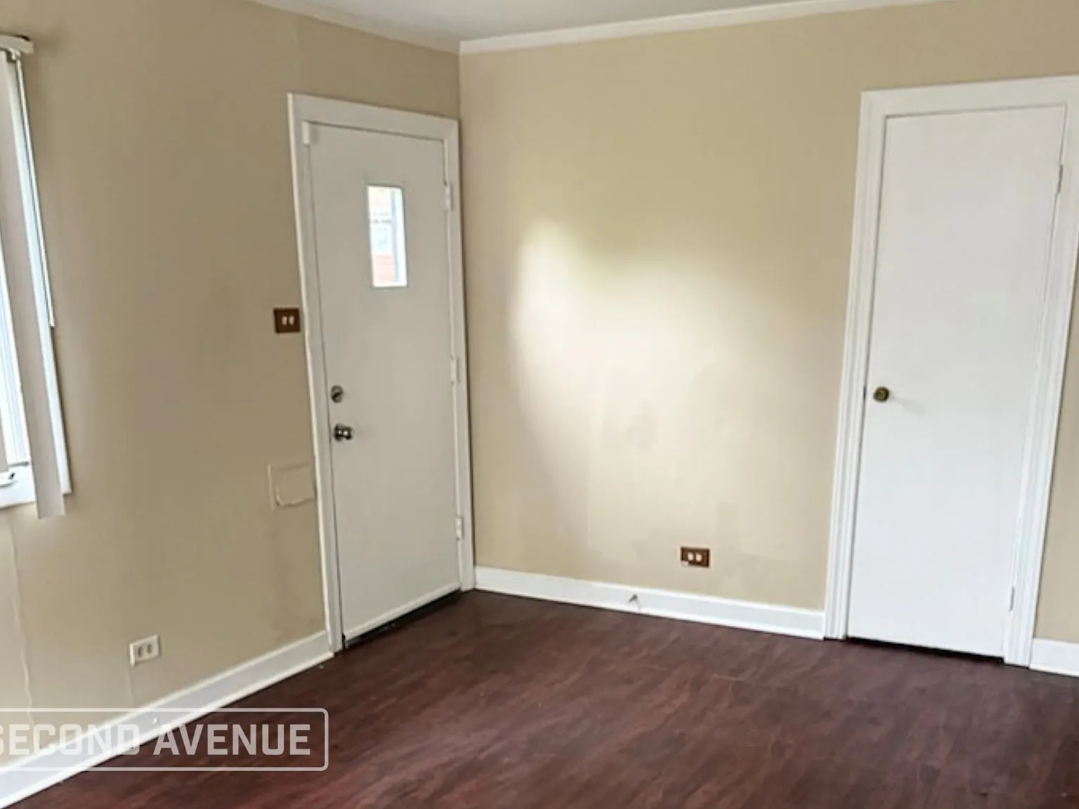 3 bed, 1.0 bath, 1300 sqft, $1,895 — Photo 3