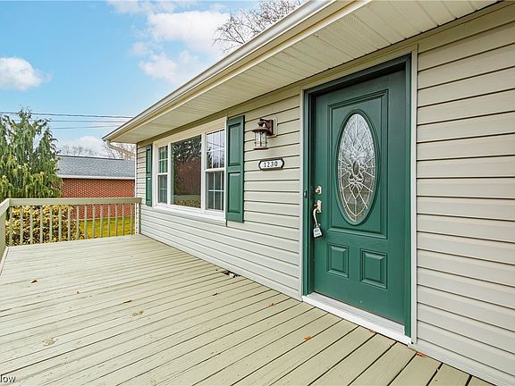 5th image of 1230 Meadowlark Dr