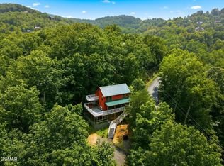 2411 Misty Shadows Dr, Sevierville, TN 37862