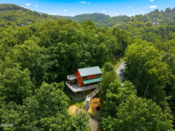 2411 Misty Shadows Dr, Sevierville, TN 37862