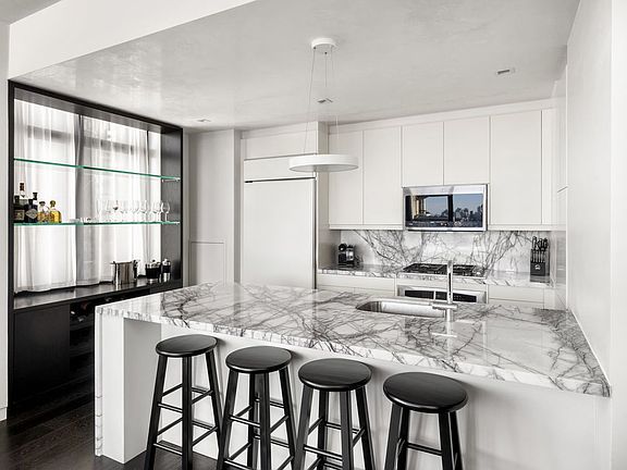 3rd image of 101 W 24th St APT 18B