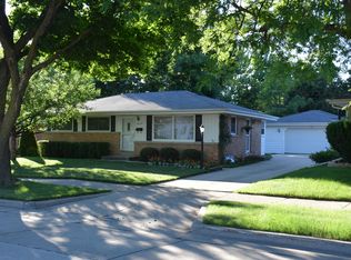 8134 W Kiehnau Ave, Milwaukee, WI 53223