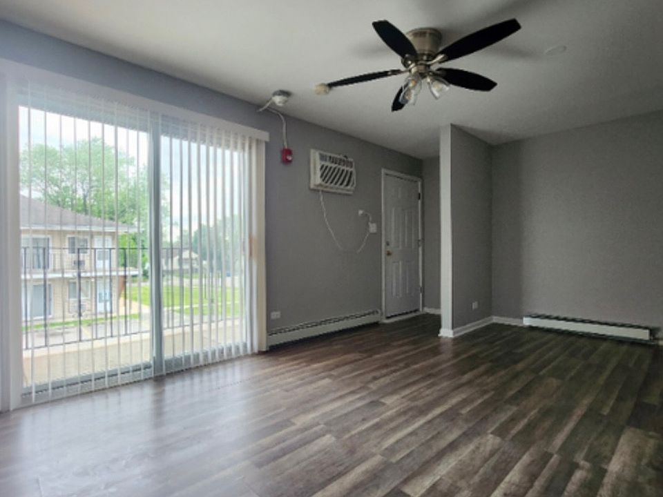2nd image of 3331-53 Commercial Ave Unit 10