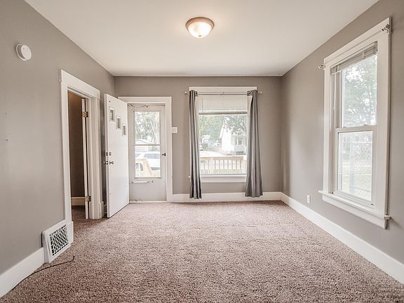 4th image of 3311 E Ave