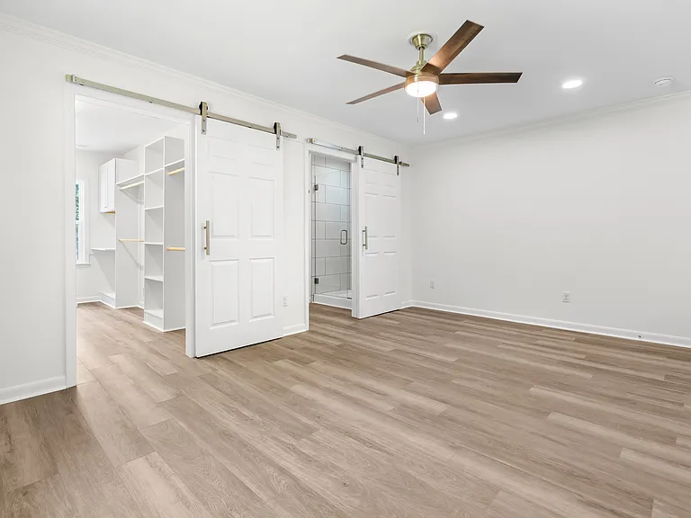 320 Clay St — Photo 15