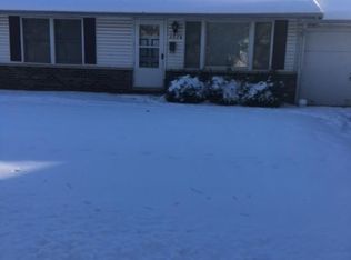 402 W Adams St #A-B, Washington, IL 61571