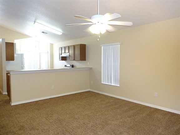 4th image of 674 Park Valley Cir