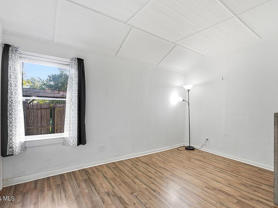 28th image of 1543 Travis Dr