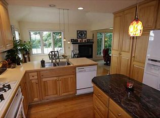 4 Bunker Trl, Pittsford, NY 14534