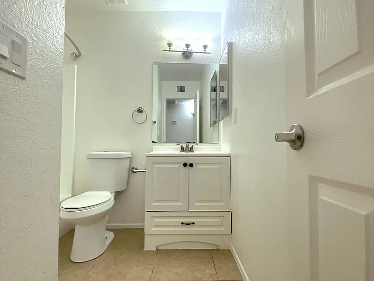 3027 E Grandview Rd — Photo 10