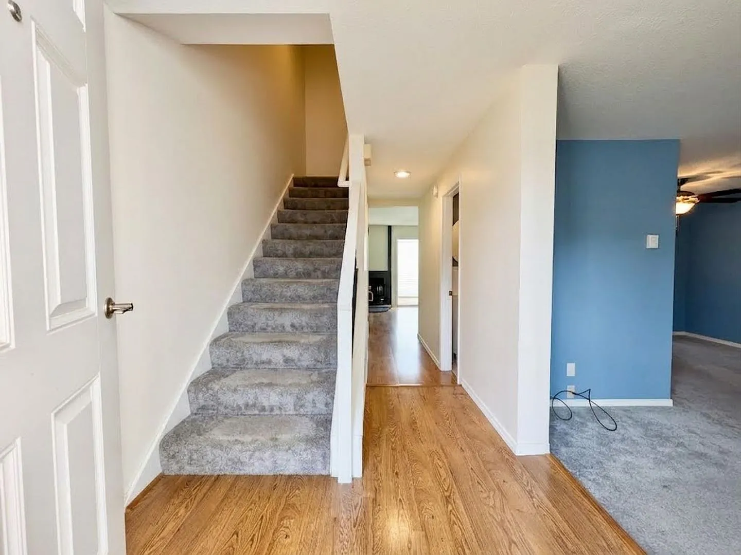 Lovely Townhome Located in Beaverton with Community Pool! Water/Sewer, Garbage & Recycling includ... — Photo 3