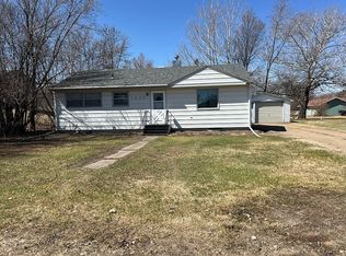 1320 E 2nd St, Redfield, SD 57469