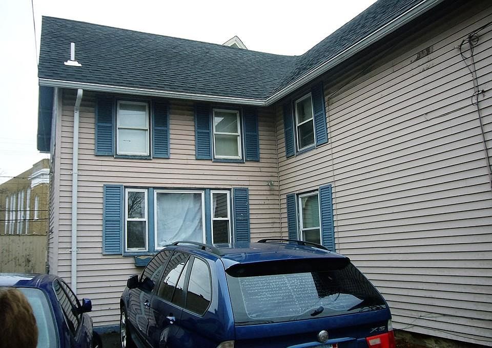 2nd image of 10 Atlantic St
