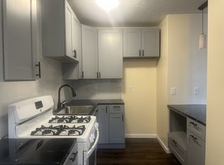 1319 Charles St APT 3, Rockford, IL 61104